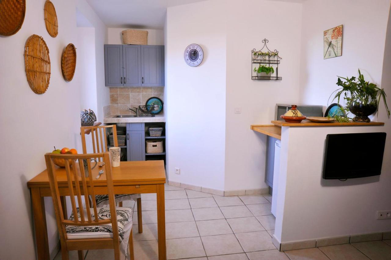 Bed And Breakfast La Maison De Nathalie Les Mayons 외부 사진