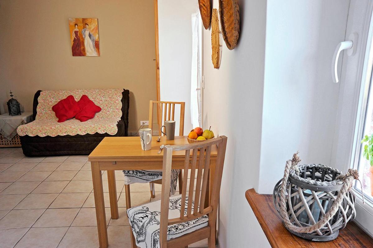 Bed And Breakfast La Maison De Nathalie Les Mayons 외부 사진
